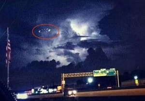 Houston da UFO görüldüğü iddia edildi